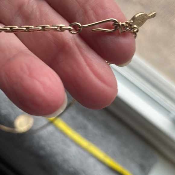 Sarah Coventry 17” gold chain 4.5 ext. about 1” by 3/4” width light blue Cameo - Picture 7 of 12